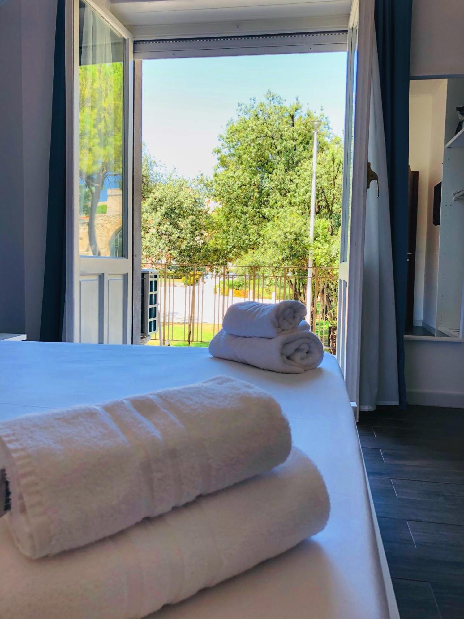 Banus Rooms Cagliari Exterior foto